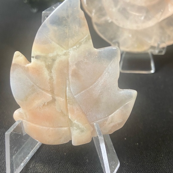 Flower agate handcarved leaf - Picture 1 of 3